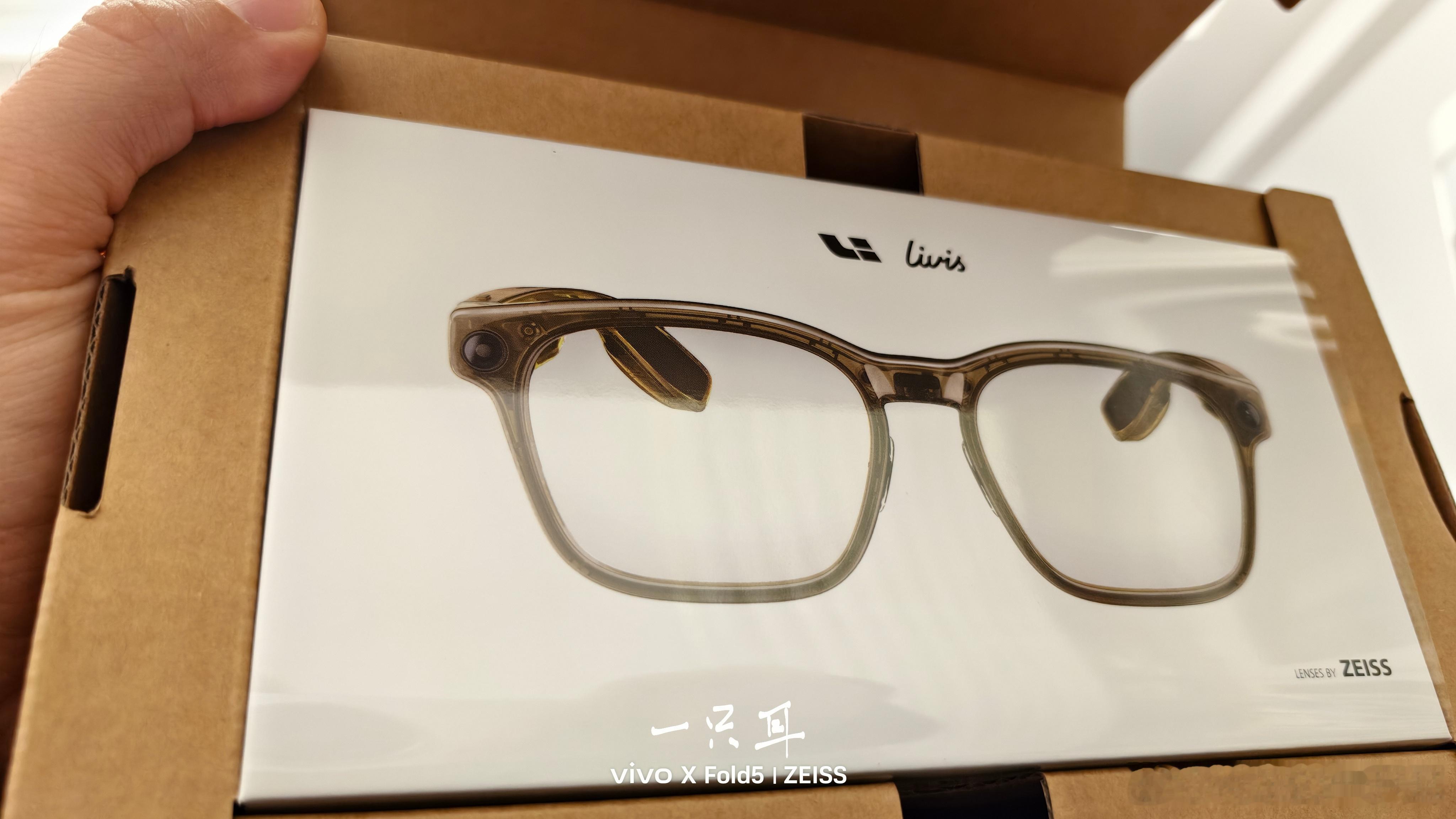 上次这么期待的打开的电子产品是vivo X Fold 5。这次是理想Livis。