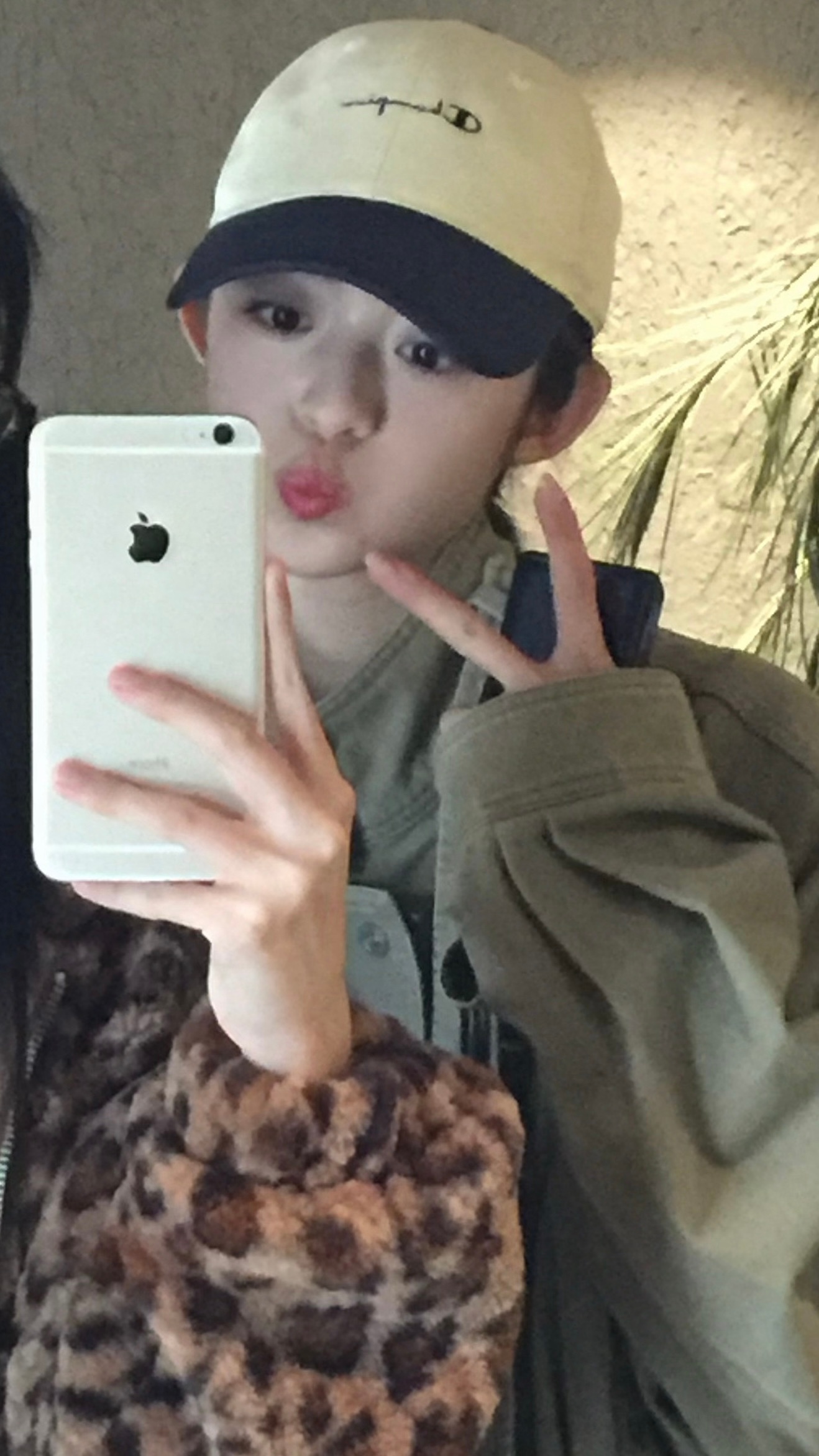 上天入地再也找不到比黄杨钿甜反手比耶更萌的人了 