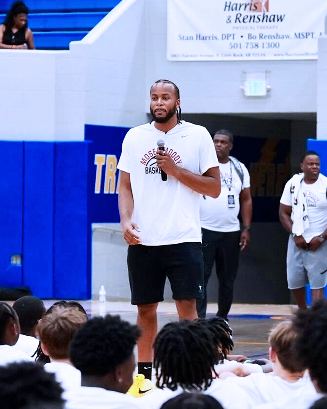 从小镇男孩到NBA球员，他从未忘记自己的起点!回到初心的地方! ​​​