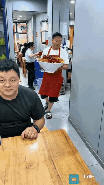 史上分量最足的饭店，没有之一！[捂脸][捂脸][捂脸]