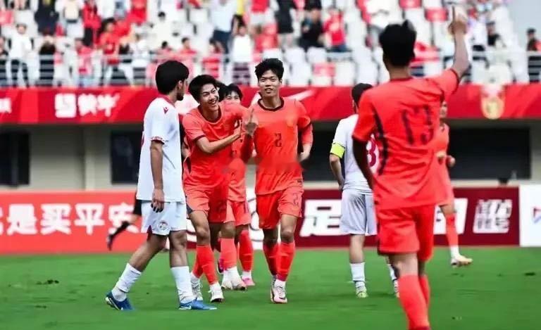U23国足3比0塔吉克斯坦U23国足两连胜木塔力甫闪击向余望点球破门喜讯！U23