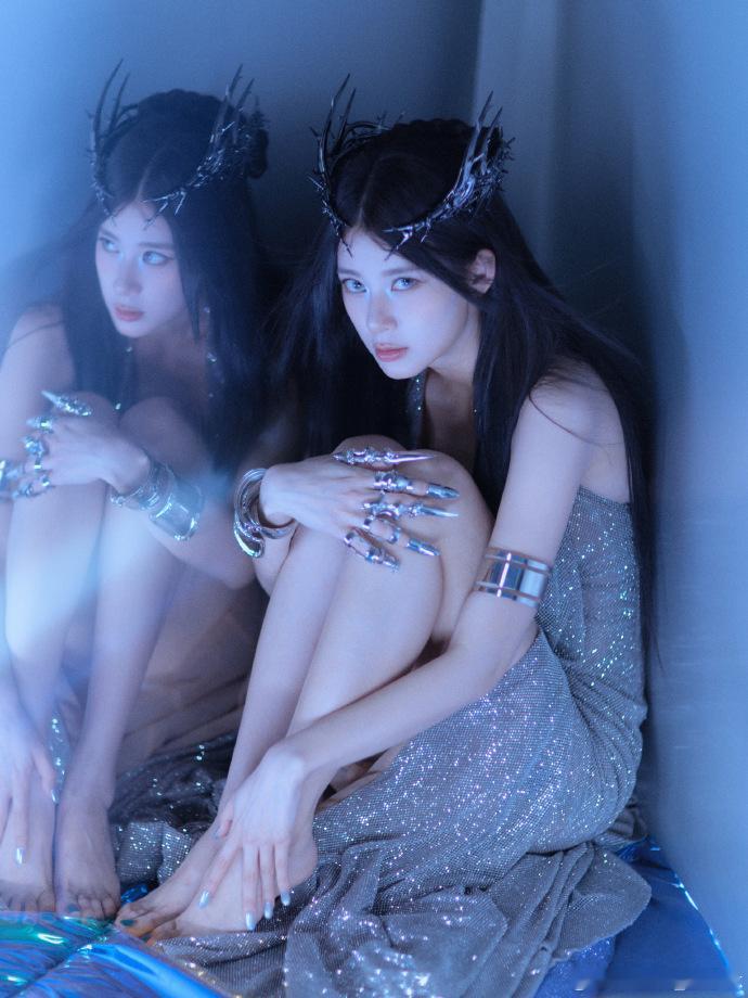 赵昭仪好长的一条人 时尚之夜的赵昭仪直接美出新高度！细长挺拔的身姿太吸睛，往那一