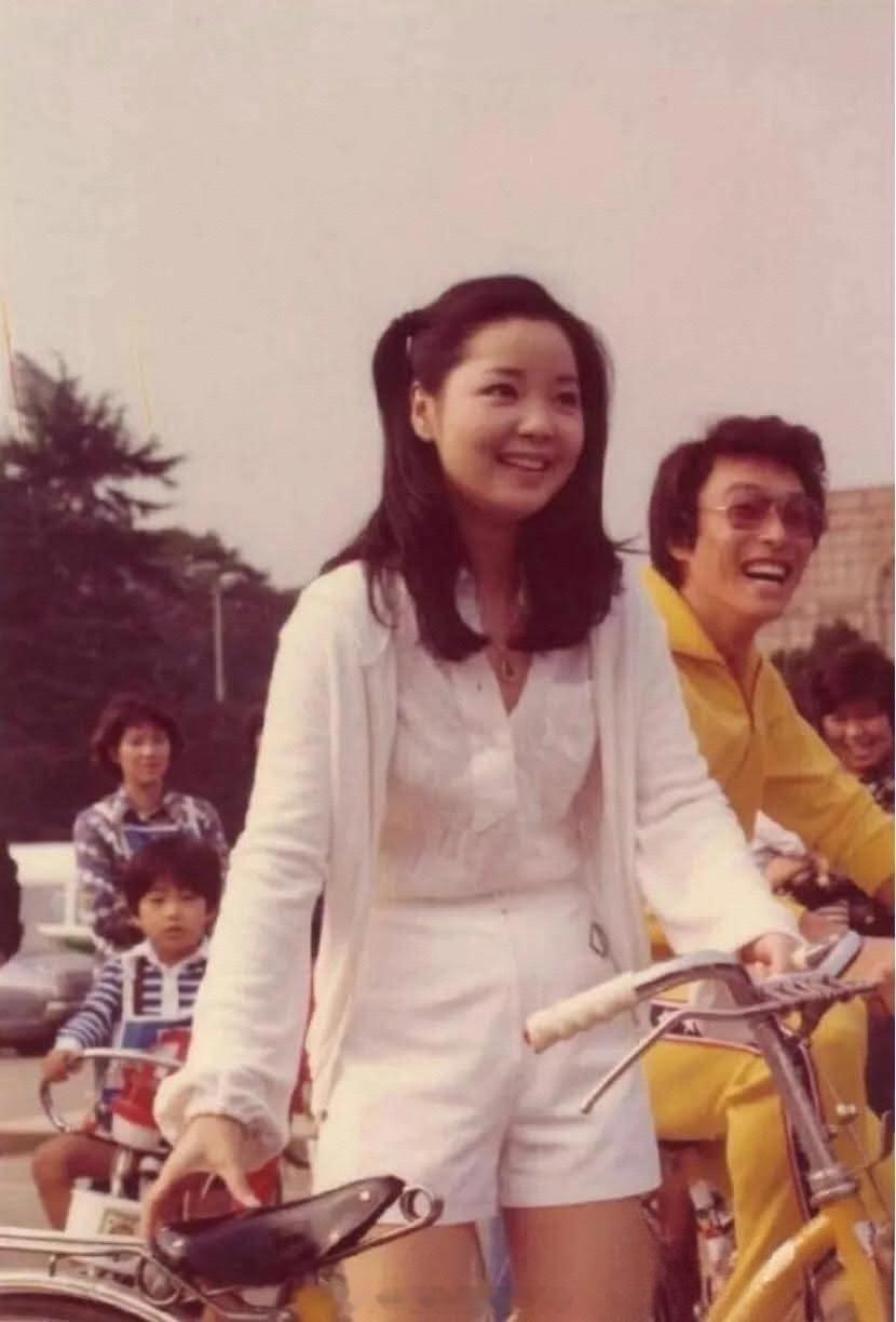 1977年10月30日，东京。邓丽君[超话] ​​​