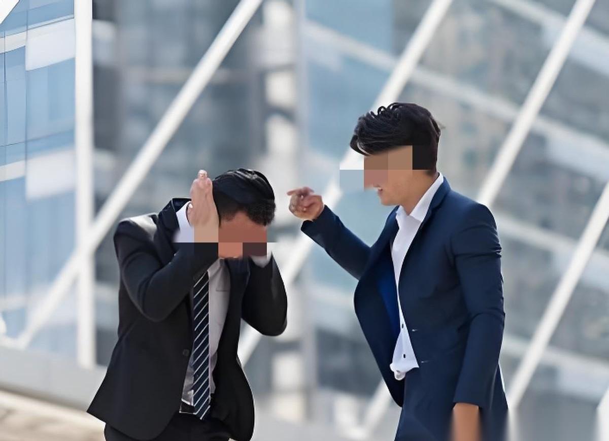 北京，一男子是公司中层，因为报销和高管吵了起来，随后，董事长当面训斥他一顿，又在