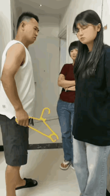 该如何珍惜这份父爱？估计只有到了她为人母的时候才能体会到吧？

但愿姑娘能早一天