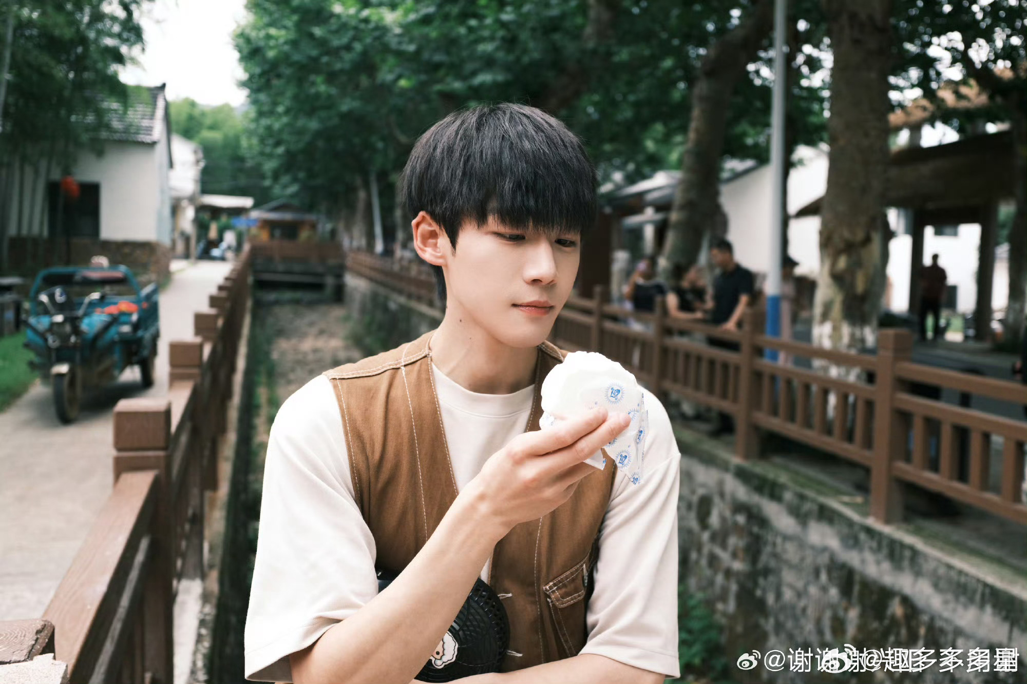 谢兴阳很行超棒的生活告一段落终于杀青终于告一段落了，期待正片播出[憧憬] ​​​