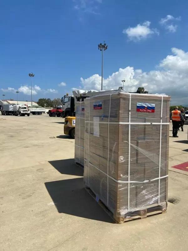 4月21日，俄罗斯专机向黎巴嫩运送了28吨人道主义援助物资，包括移动发电站、帐篷