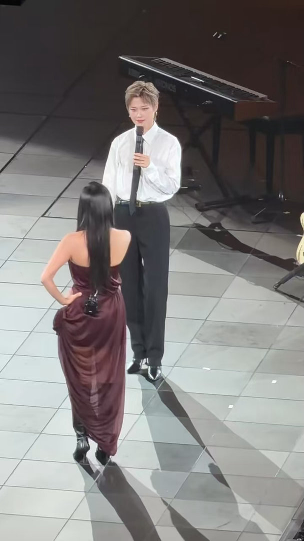 李宇春陈粒版奇妙能力歌李宇春陈粒合作舞台终于等到歌单揭晓，陈粒现身李宇春北京演唱