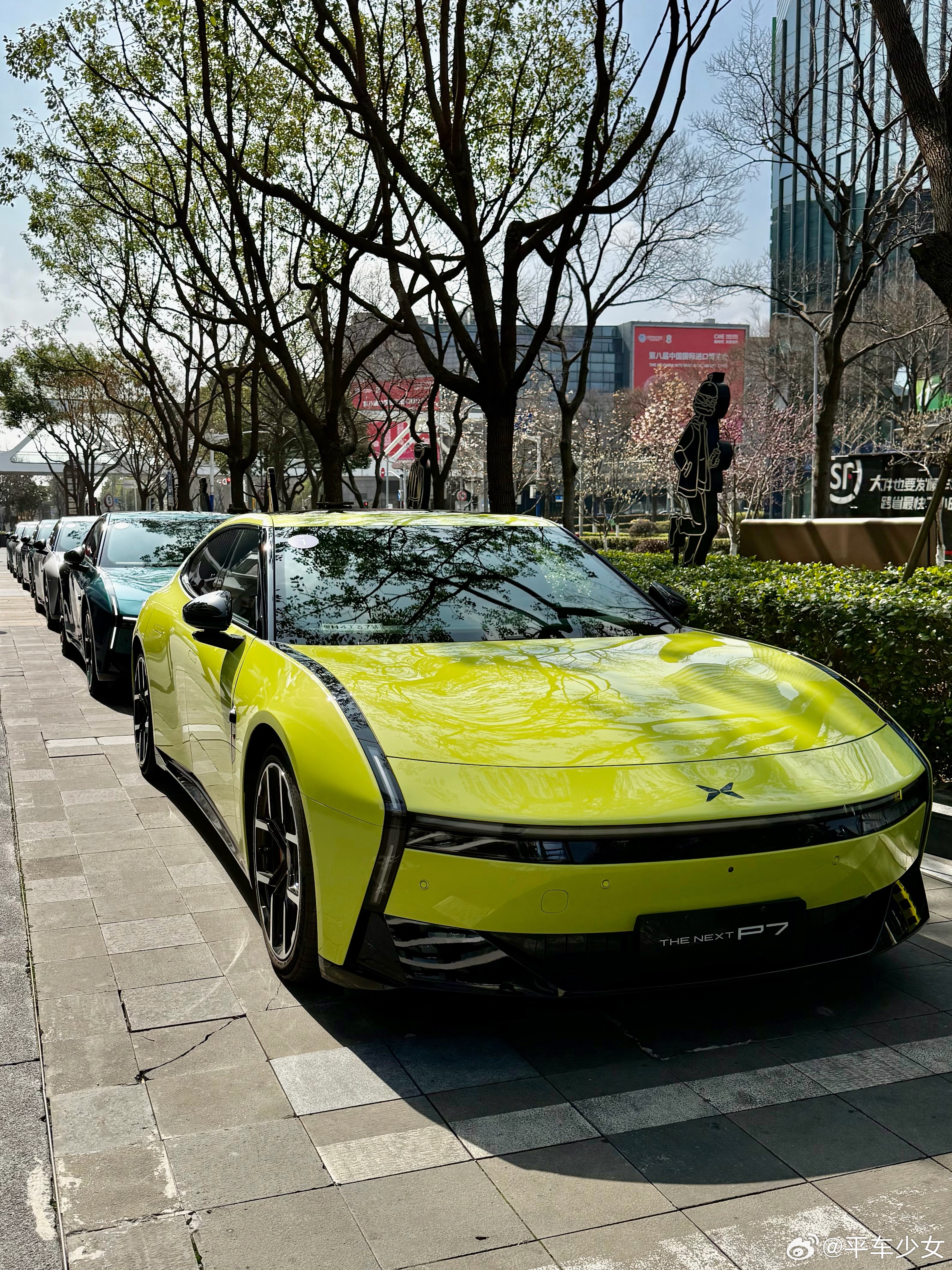 早上在上海体验了小鹏第二代VLA，最明显的：安心感、全场景能力、效率。整体非常丝