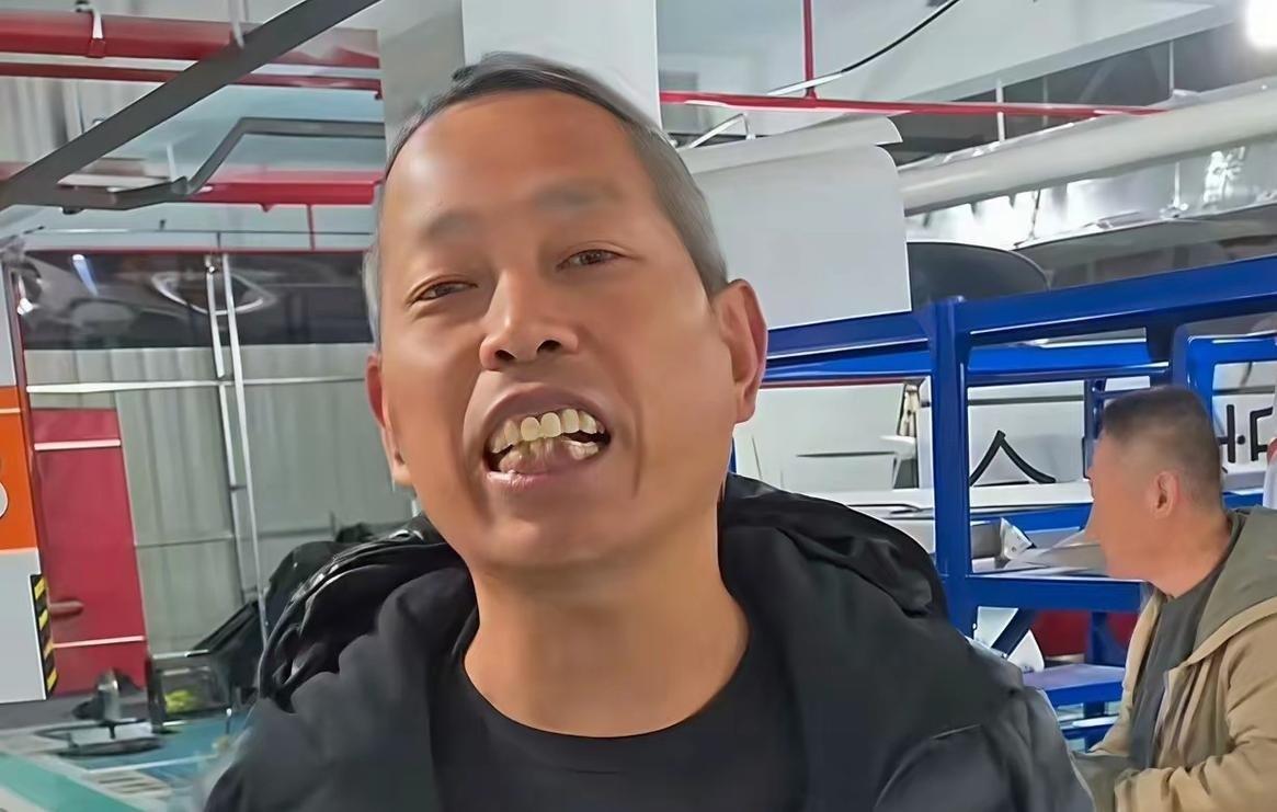 人在落魄的时候去借钱，往往能看透这世上最冰冷的人心。但如果有人不仅愿意借给你，而