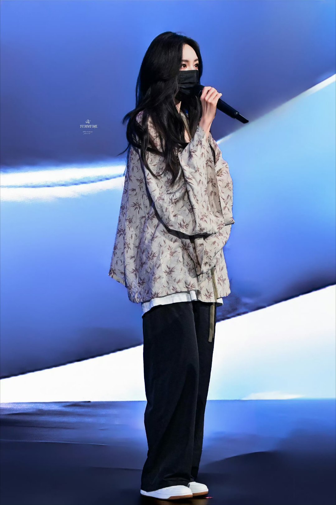 杨幂上合组织国家电影节彩排，竹叶褶衣好看！ ​​​