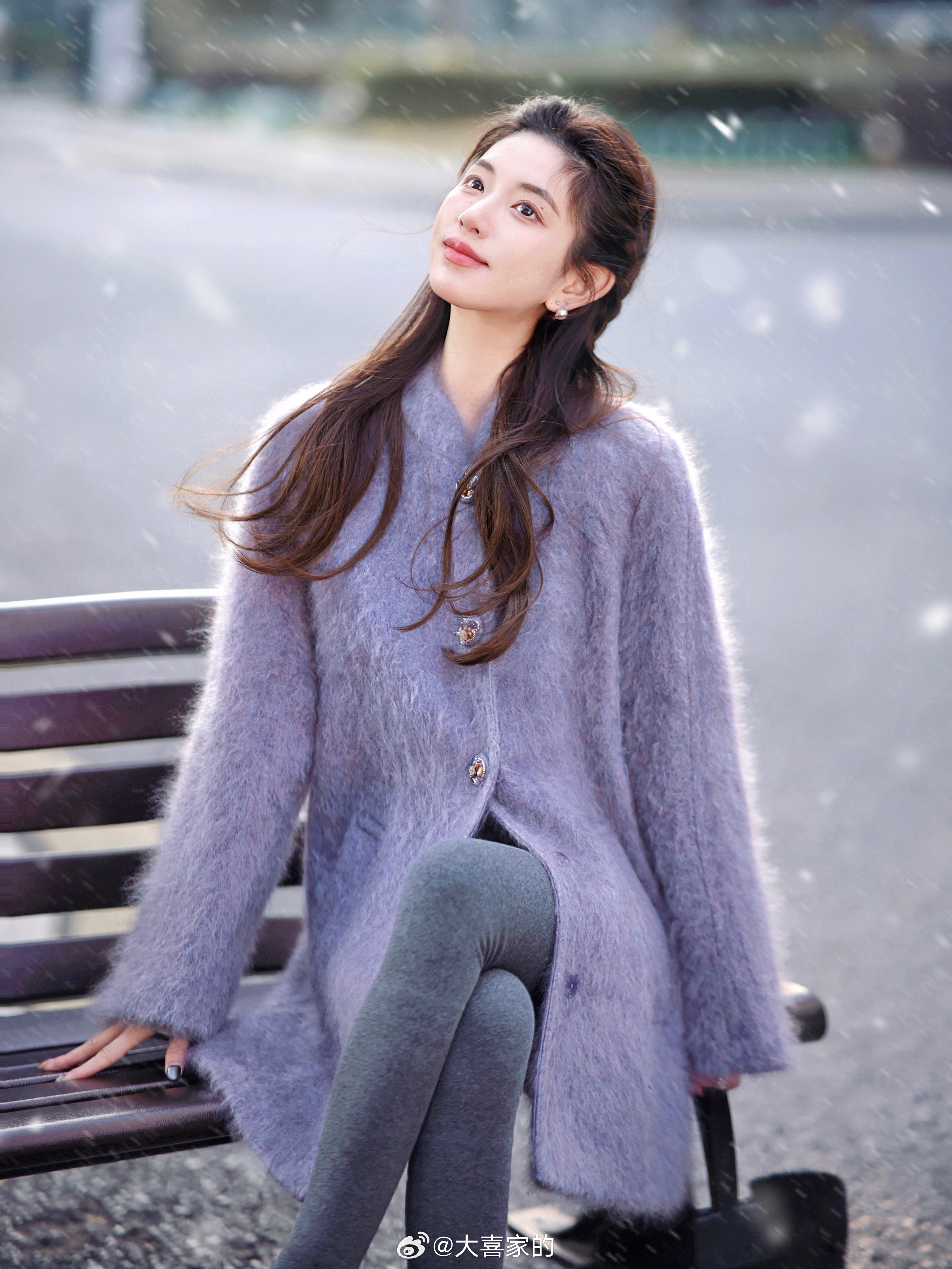 果然 紫色最有韵味～100羊绒+100真丝 毛绒绒的肤感 简直不要太绝定染的紫 