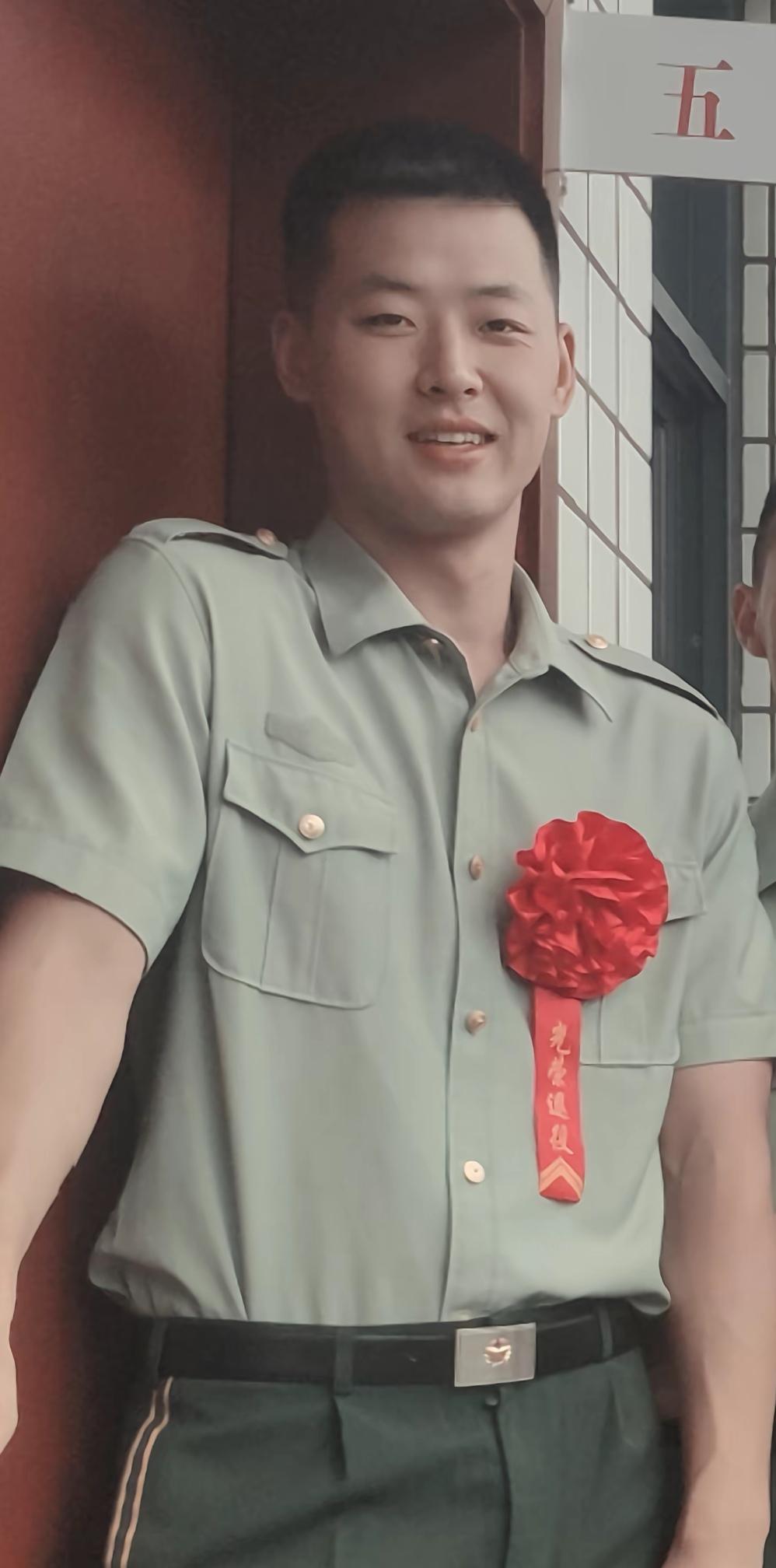 河南26岁退伍军人时颖去世后续：战友痛惜：结婚不到半年，大长腿跑这么快！

近日