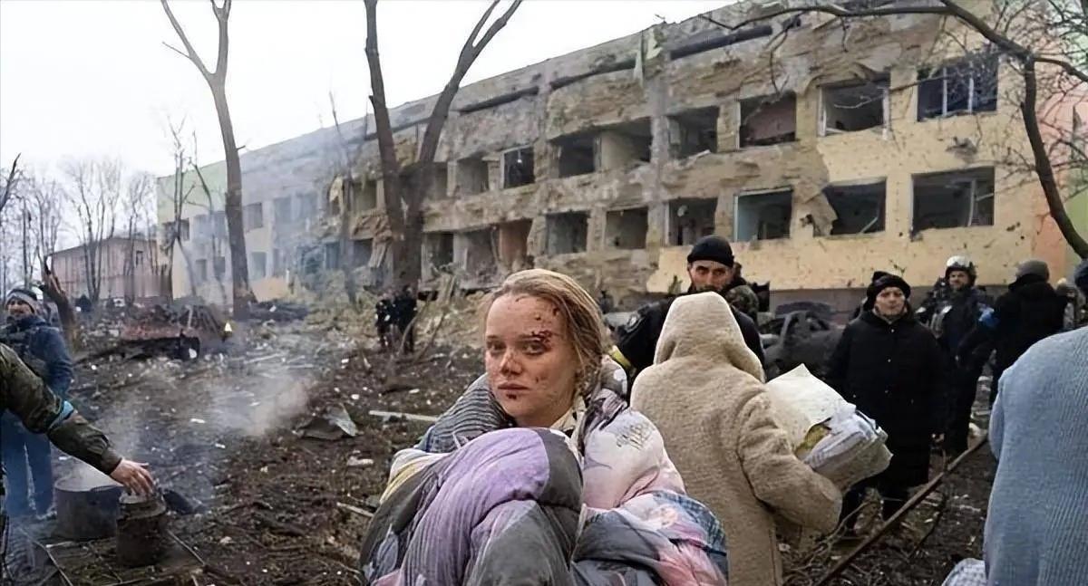 喝了多少酒才能说出这种话？近日，泽连斯基对美媒谈及乌克兰重建：“俄方必须给钱，至