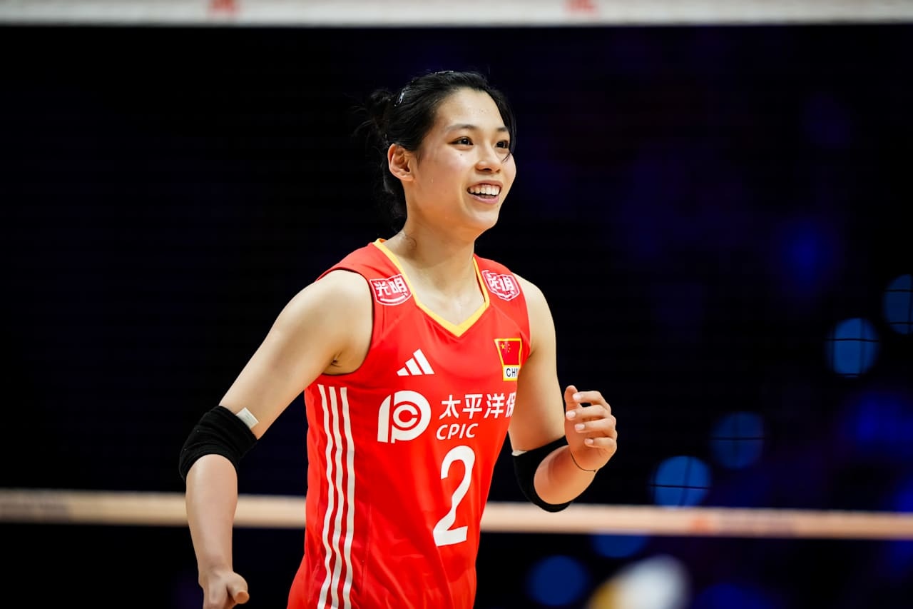 雨刷的发球精进的又快又平又冲，厉害惨了[你好]2025世界女排联赛中国女排vs加