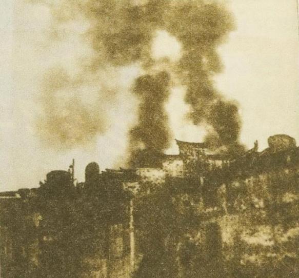 1941温州沦陷：日军糖果换信任，汉奸媚敌终遭报应
1941年温州街头，日军笑着