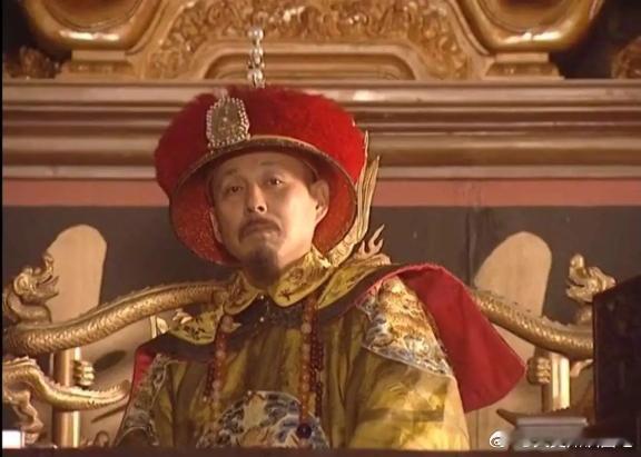 1708 年，康熙在南苑病重，一番折腾后稍有好转。回京后，他召见了被囚禁的胤礽和