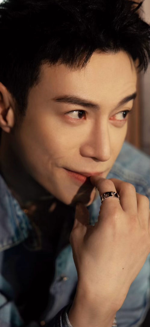 终于有男二拿到了顶级痴情剧本 杜兆辉这个男二，是我见过最“双标”的。谈竞标时一本