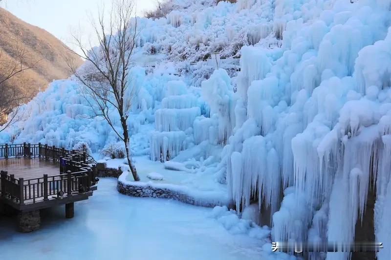冬日好去处 冬日想出去玩，好去处可不少。北方有众多冰雪打卡地，像牡丹江雪乡、阿勒