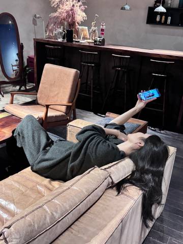 你去找黑丝吧,我脱了牛仔裤还有棉裤还有秋裤,拿捏不住你！