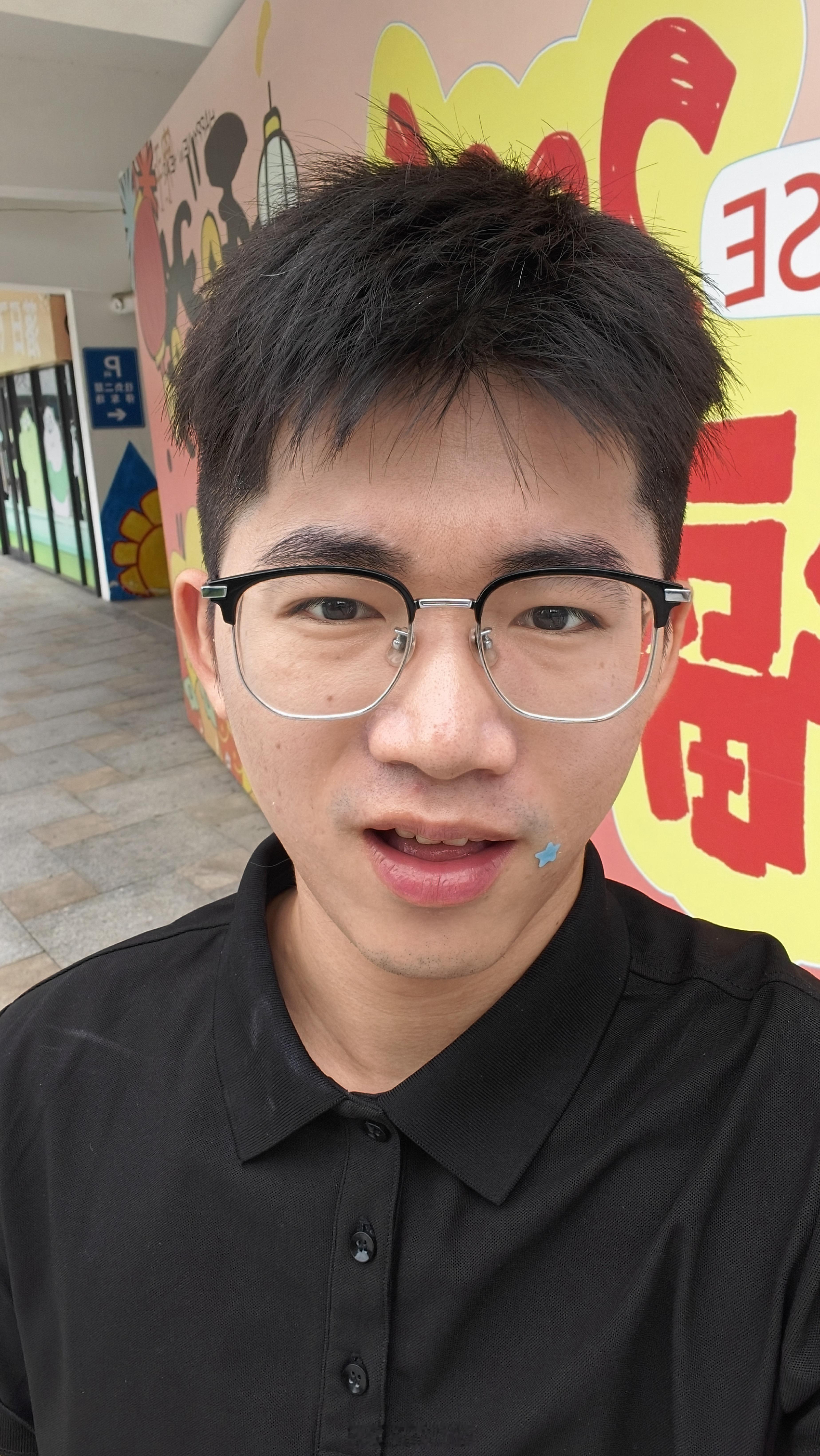 这相机一下黑皮一下白皮的是啥意思。 