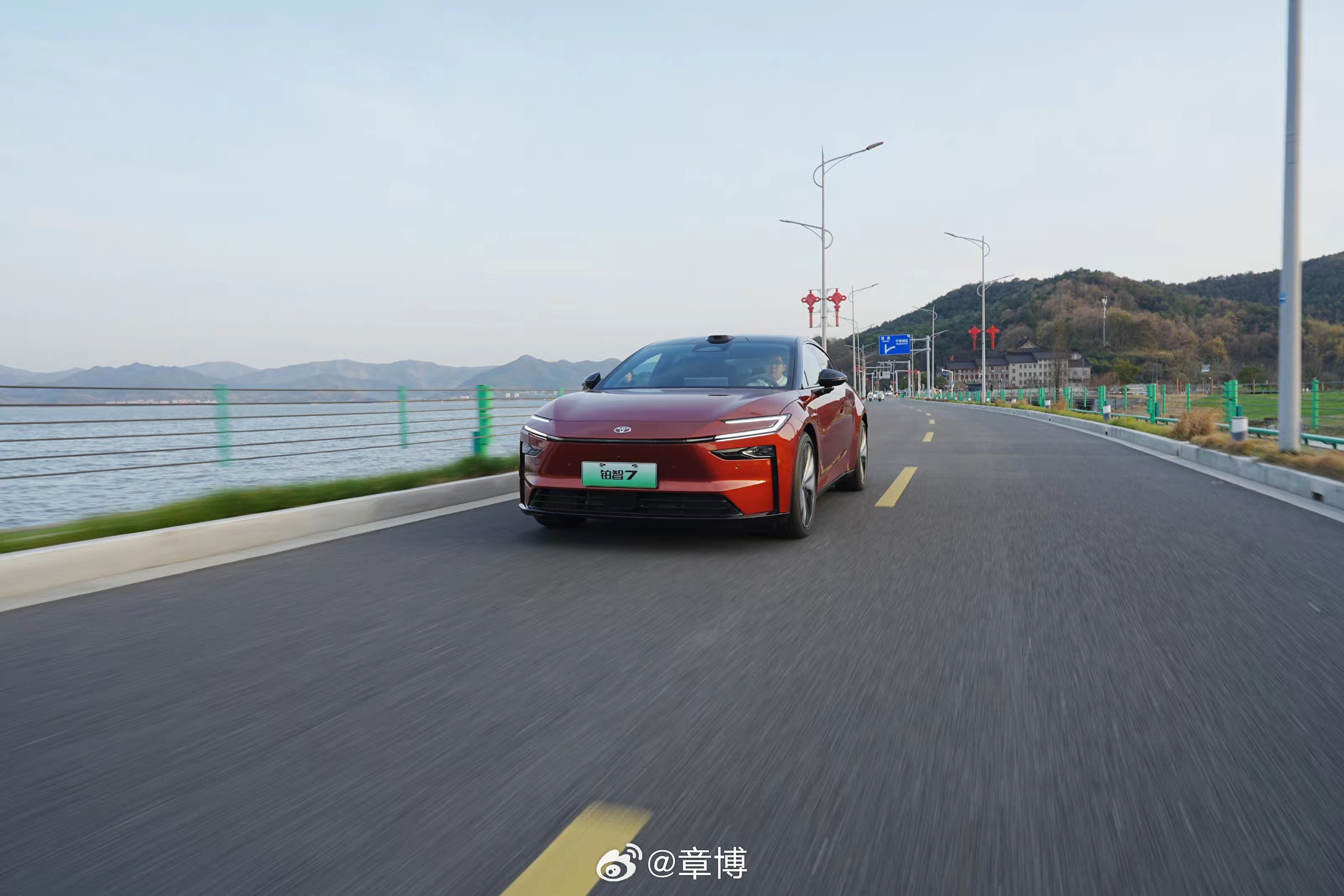 媒体首测丰田铂智7动态表现刚看完铂智7动态测评，这台车真正让这台车区别于新势力的