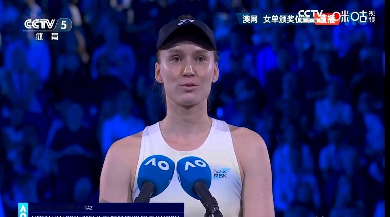 决胜盘0-3落后，她连赢5局把世界第一打懵。
 
换作是你，决胜盘被世界第一打了