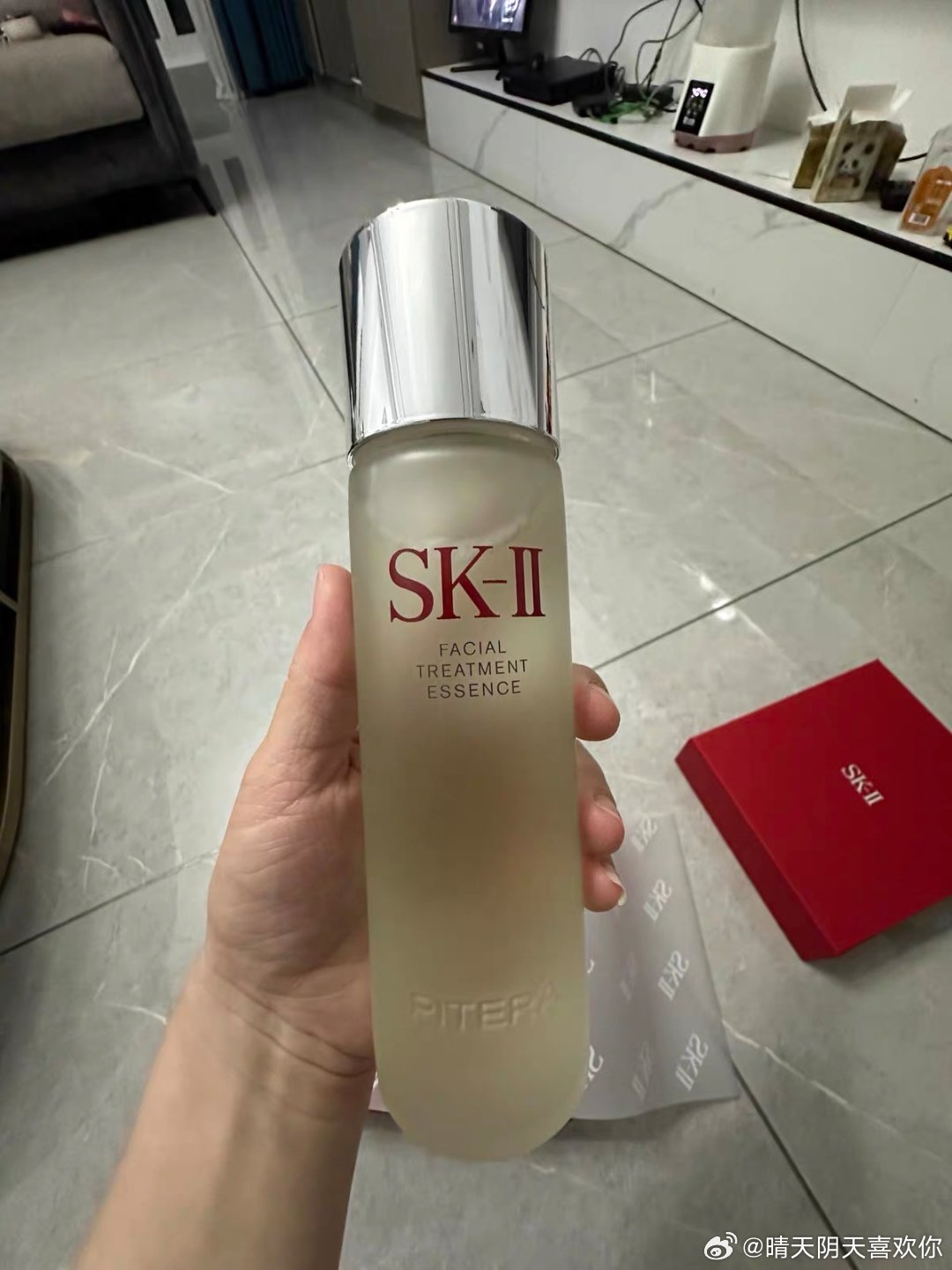 油多毛孔大、闭口粉刺多的，一周用sk2神仙水湿敷两三次，整个过程温和不刺激。坚持