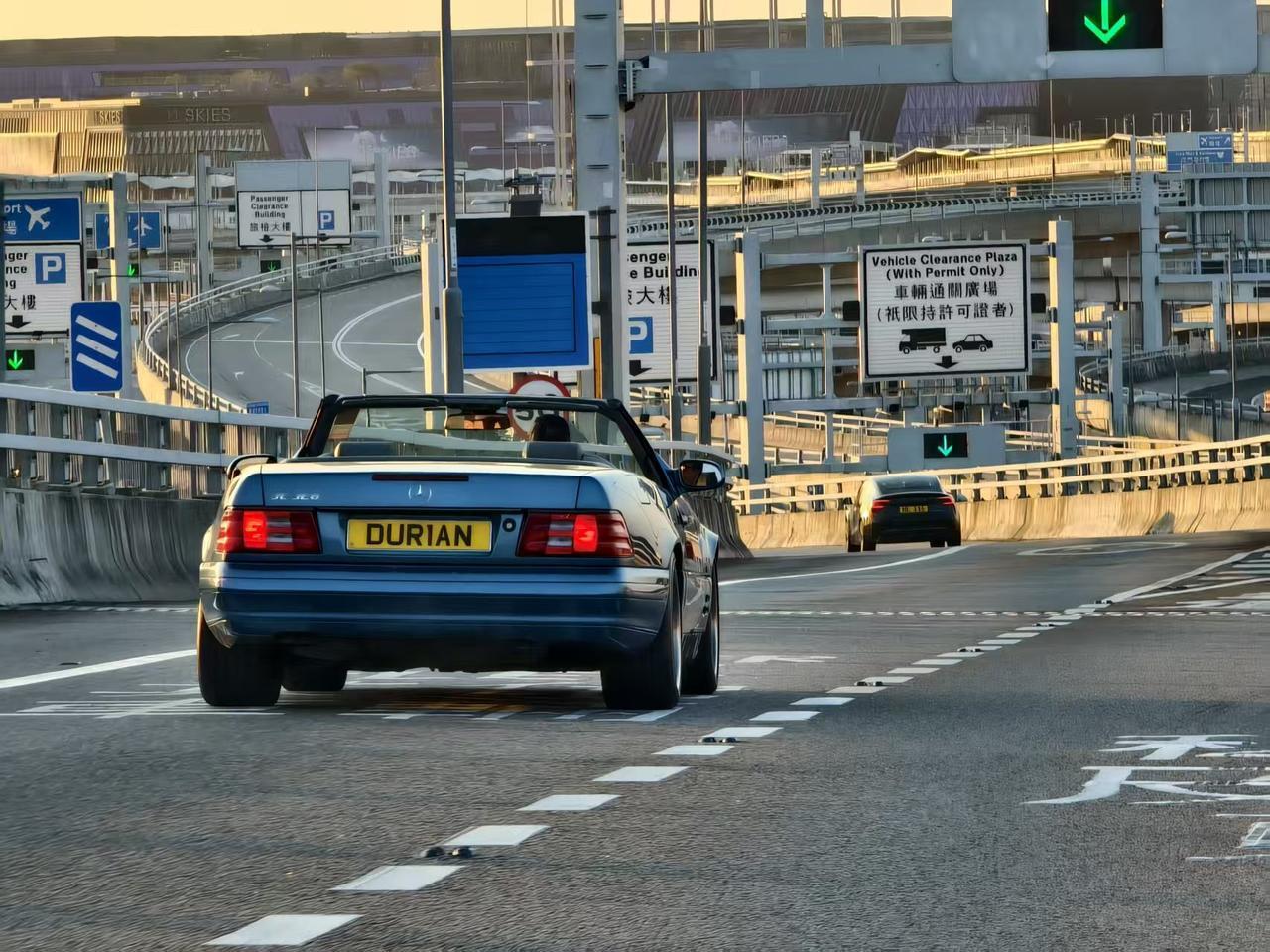 开着一台年份差不多的Young Classic
周末能在公路上轻松游车河
其实这