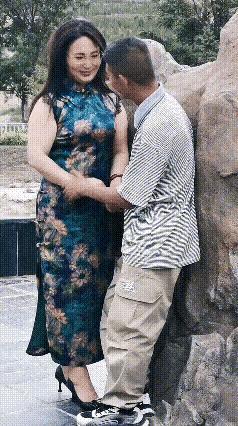 

你相信缘分吗？两个相爱的人注定是要在一起的，两个没有缘分的人，即使相隔一墙
