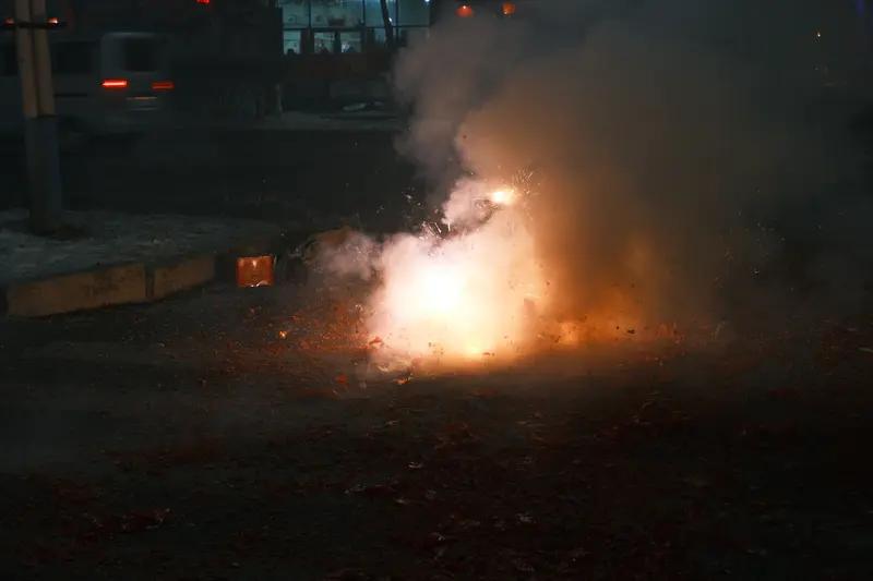 烟花爆竹爆燃事故的教训！一声巨响，家毁人亡，所有人立刻警惕！
 
爆竹声声辞旧岁