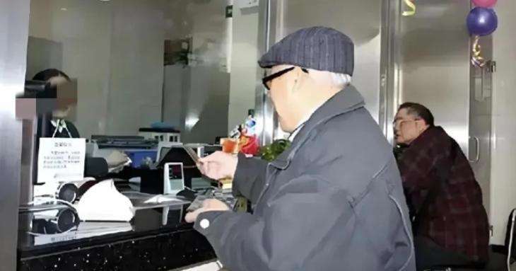 “白存了”吉林，一大爷搬家时，意外发现30年前的2000元存折，按存折上约定，3