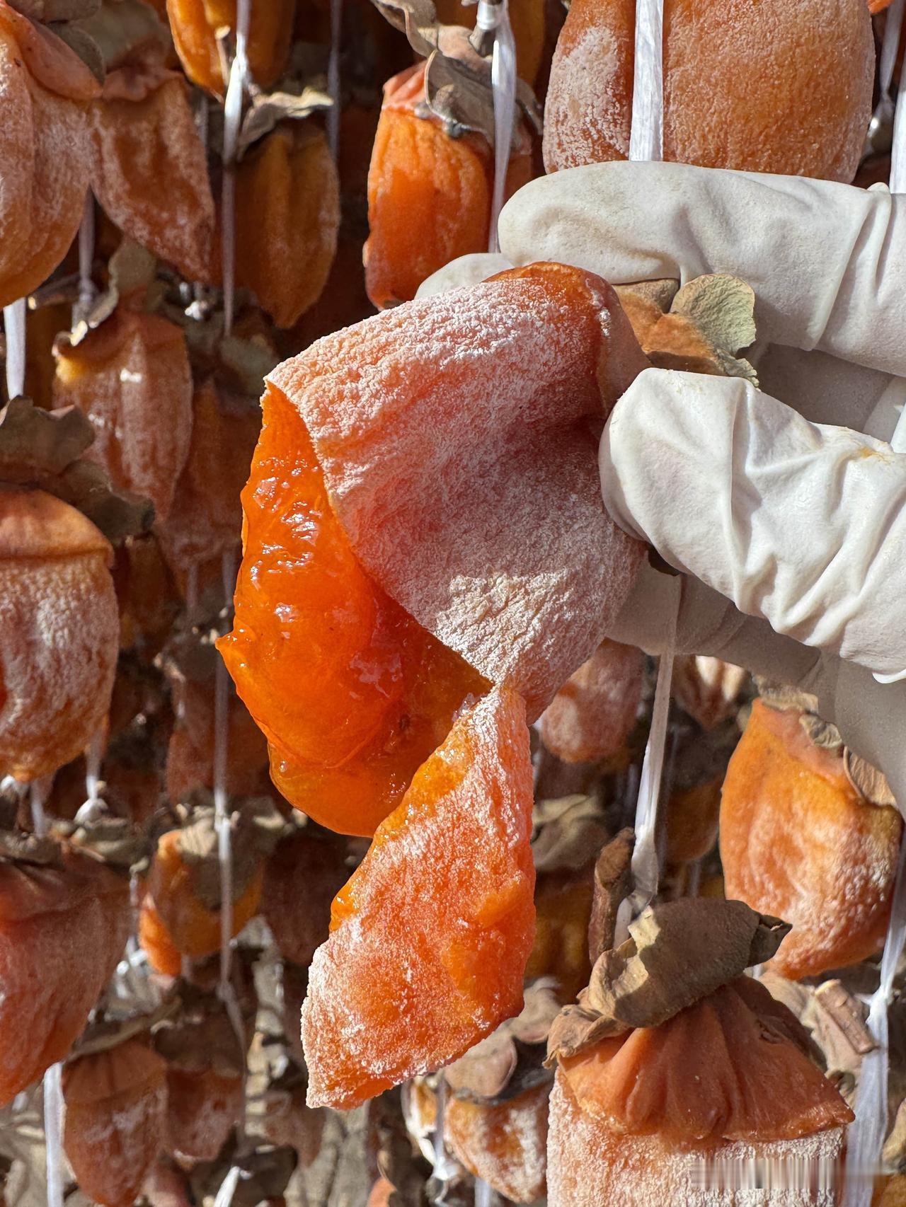 富平柿饼软糯香甜[微笑R][微笑R][微笑R]
一个月之前就有人开始卖了，后台就