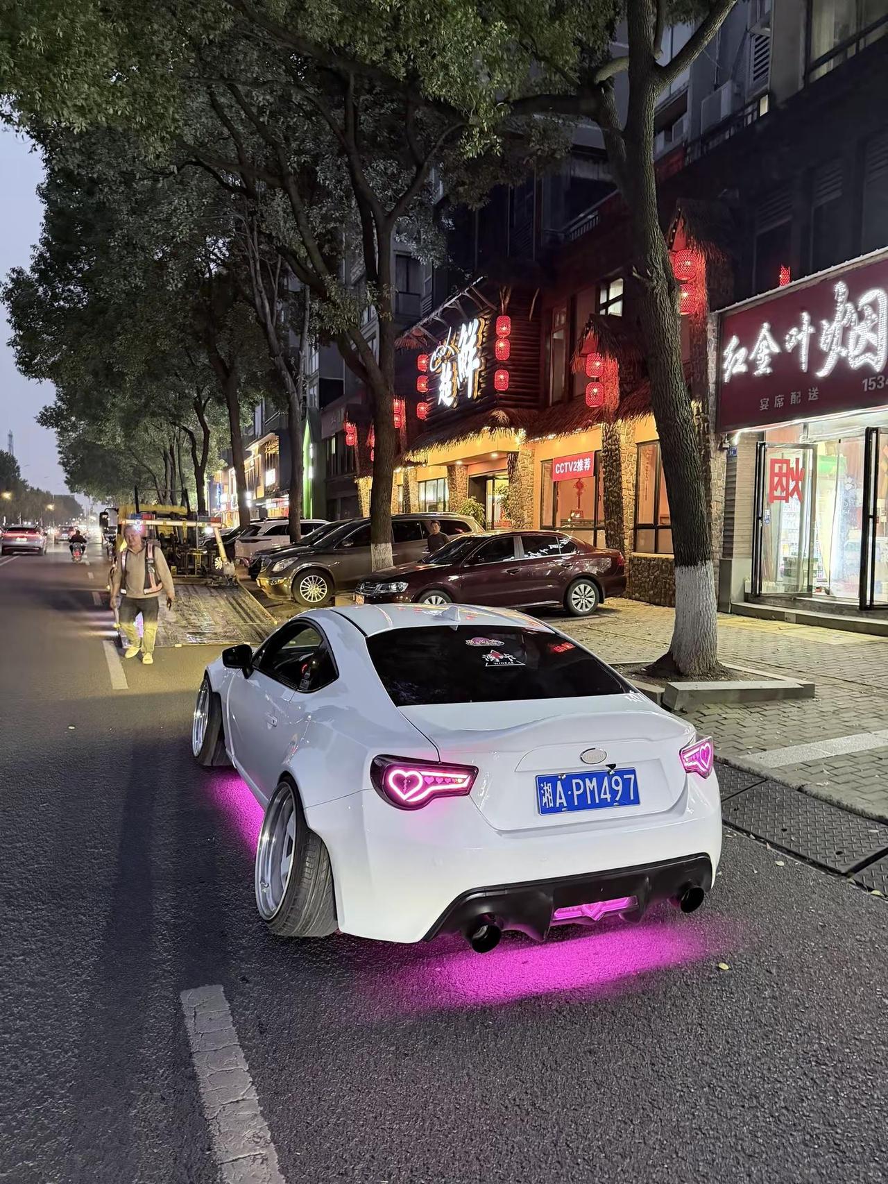 愿意陪我吃路边摊吗斯巴鲁 brz jdm 低趴姿态