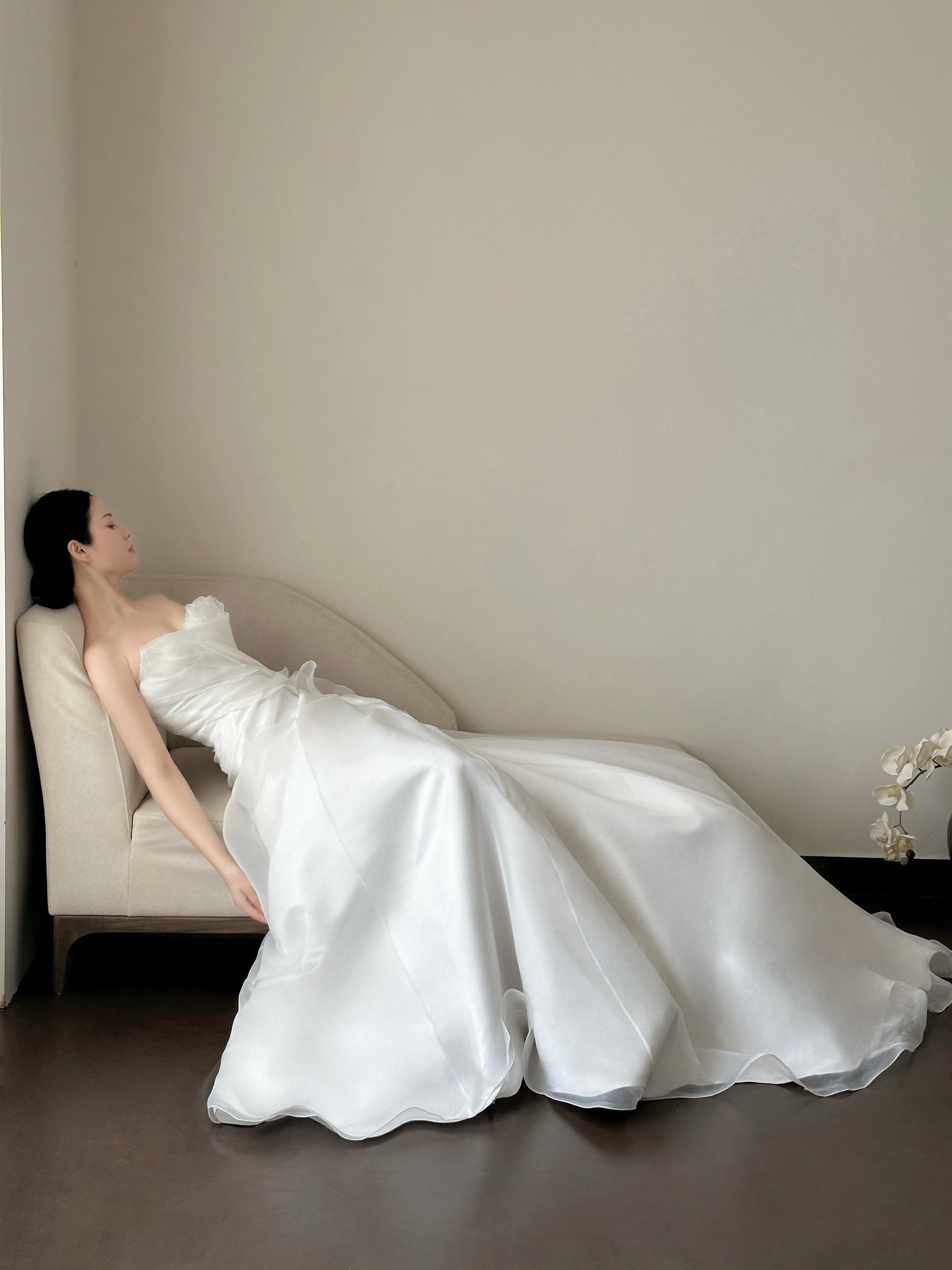 像朵易碎的冰玫瑰