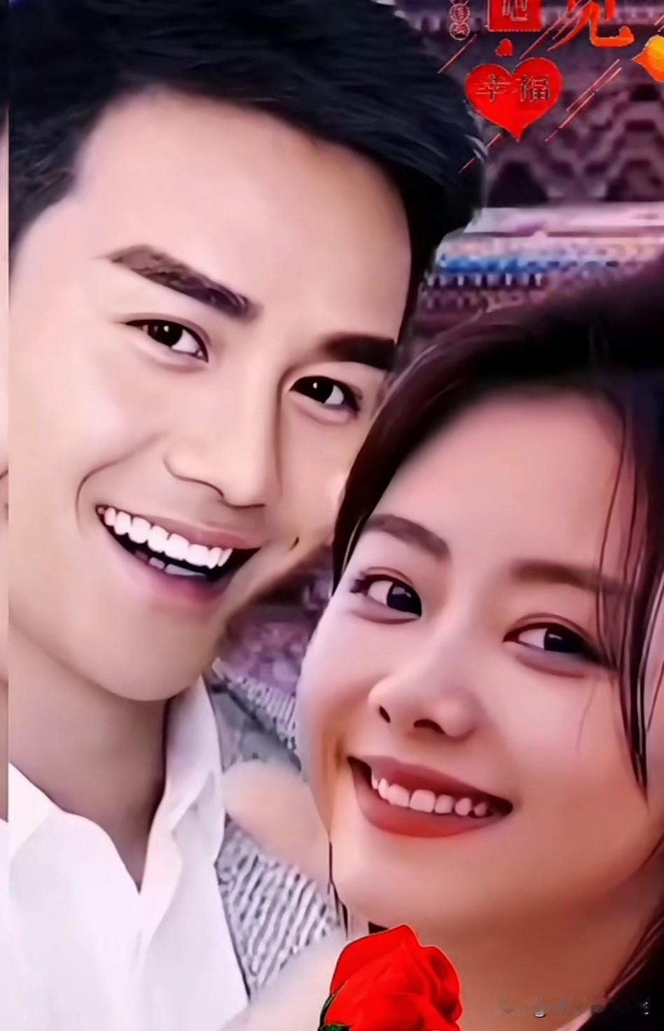 月光轻柔洒落，王凯目光灼灼凝视着谭松韵，她眼波流转间俏皮回应。花影摇曳中，两人眼