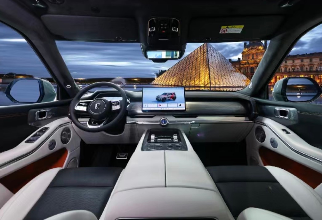 全新坦克700有专属“敦煌青”配色，像不像把敦煌莫高窟里的青金石色搬上车了！10