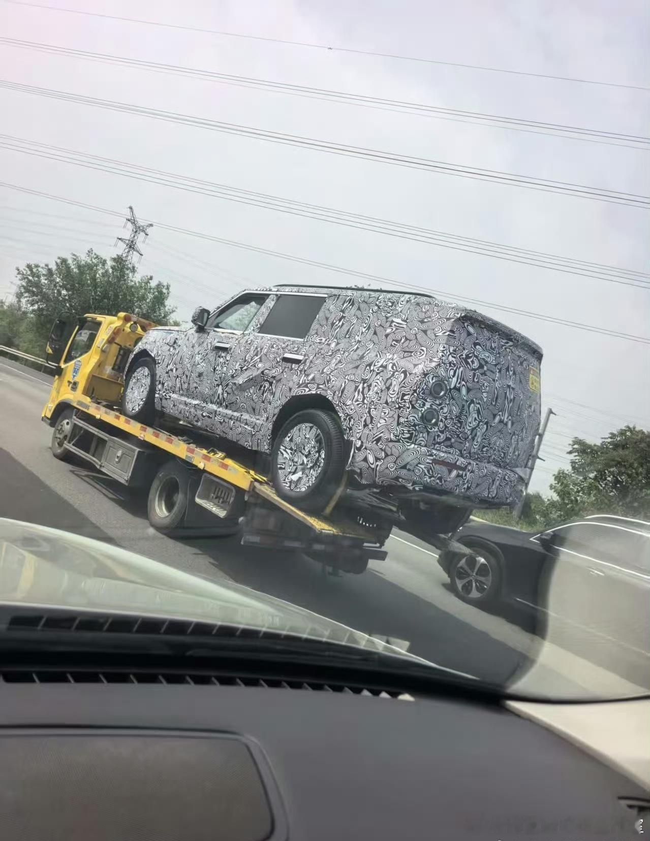 享界SUV（硬派越野）伪装车大家觉得有多长？ 