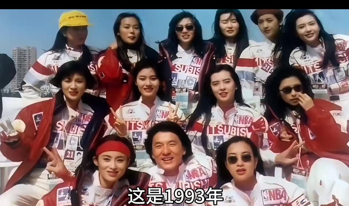 当年，成龙与一众女星合影，当时香港一线女星几乎都来了，都是绝世美人，我认出来张敏