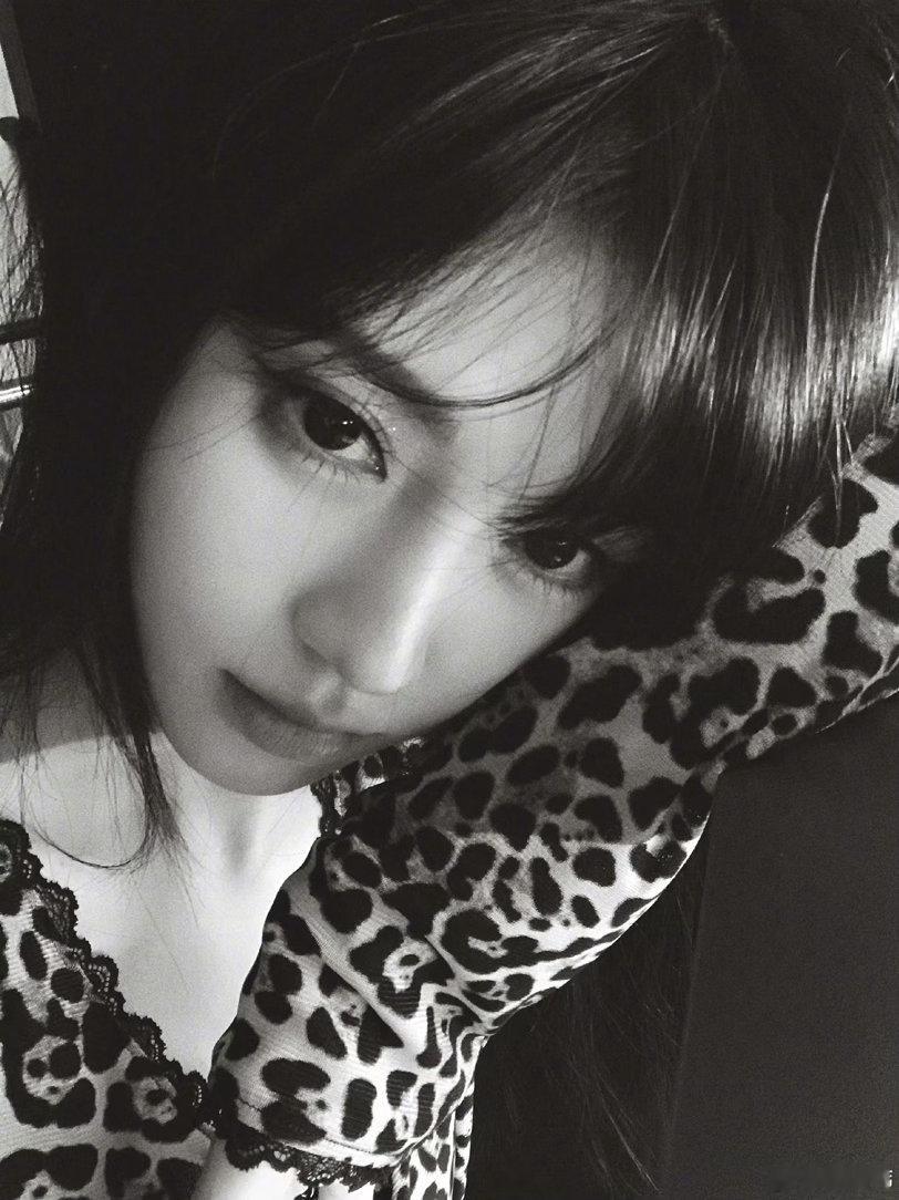 鞠婧祎  jjy鞠婧祎苏绿夏 jjy鞠婧祎万花世界幸福是一本卷边的日记.՞˶>?