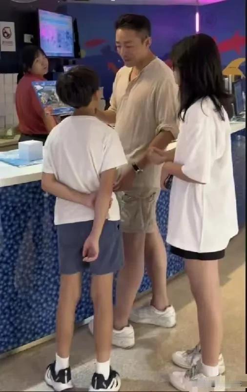 全域焕新
汪小菲的这两个孩子都是大长腿呀，奶奶张兰说过:这长腿基因像自己了，都能