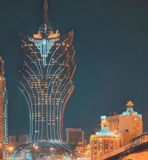 澳门之所以不闹腾，不闹独立，不闹分裂，不闹反共，甚至不闹亲台亲美，最重要的原因是