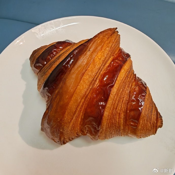 肖战是小面包的忠实爱好者肖战是小面包的忠实爱好者  ，那就期待住我们的十日终焉拍