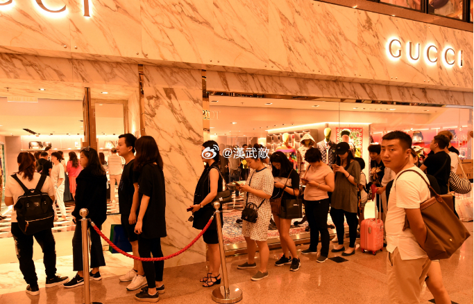 在以色列几乎看看不到一家奢侈品店，这点让我很佩服。最值钱的是最没用的东西，这就是