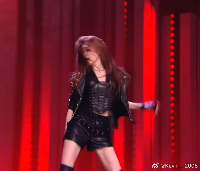 张月在乘风初舞台的表演实在太惊艳了！ 全长在审美上了 