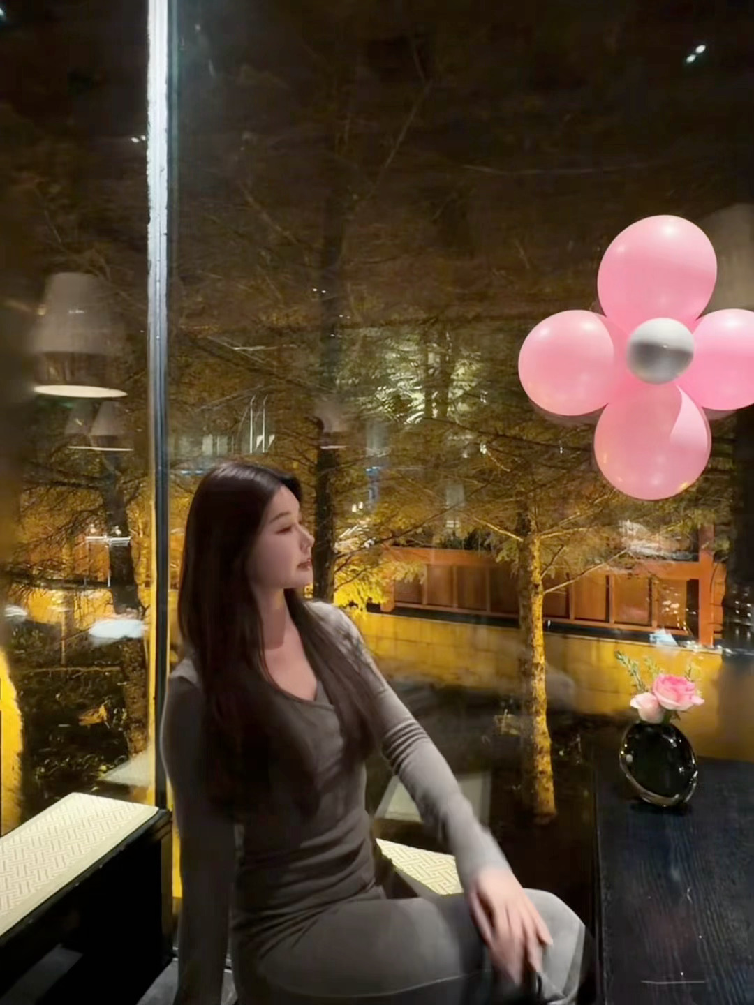 所有人都在关心你飞得高不高飞得累不累只有我不一样我不关心你 ​​​