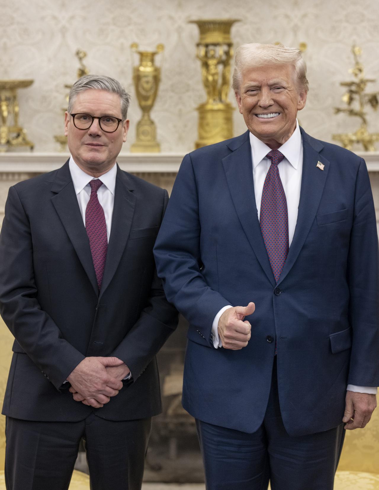 🌙1月30号，特朗普针对英国首相斯塔默访华作出表态，认为同中国做生意非常危险，