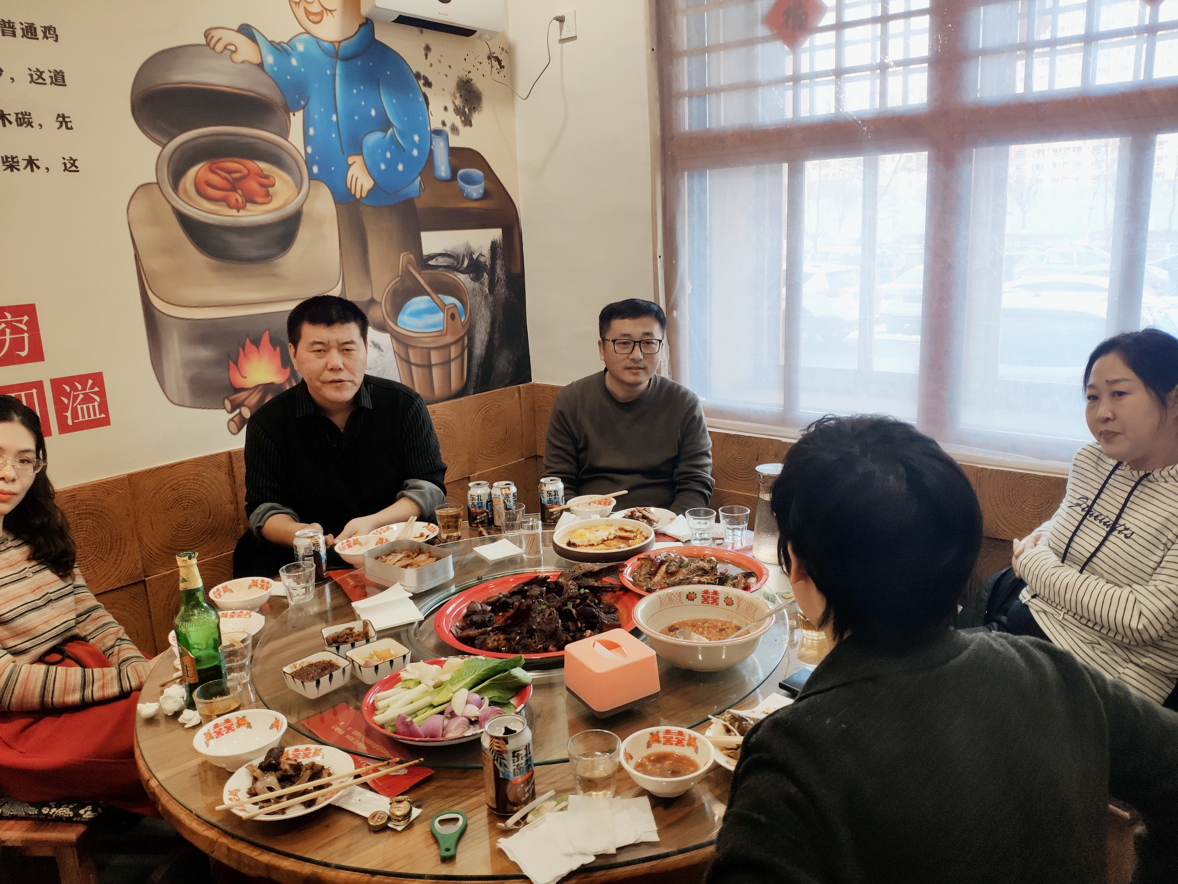 国俊同学由北京返乡过年，约我们几个同学聚聚，我跟他说你也是想回味一下过去，他笑了