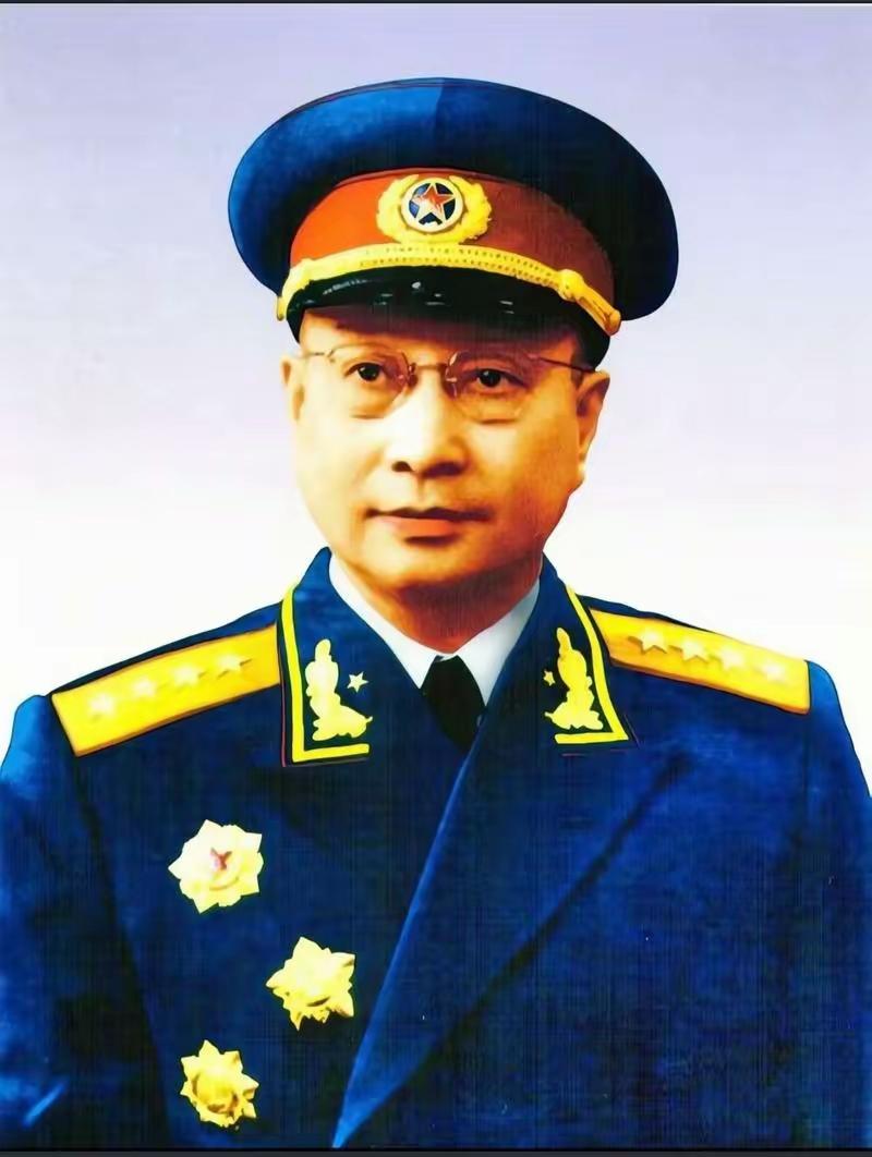开国大将有十个，但陈赓，全世界就这一个。
你翻遍历史书也找不到这样的人——他背过