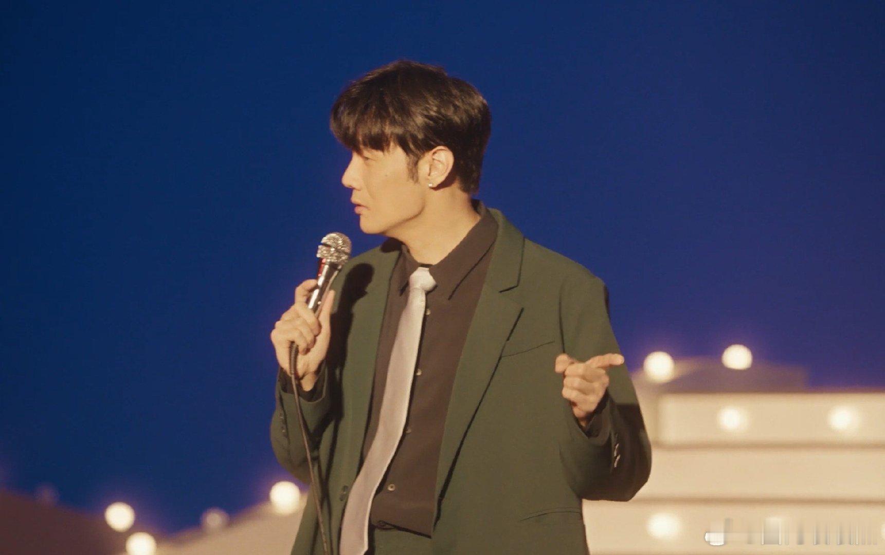 #李荣浩mv自带故事感#解锁李荣浩MV新境界，《一百》MV上线，故事感如潮水般涌